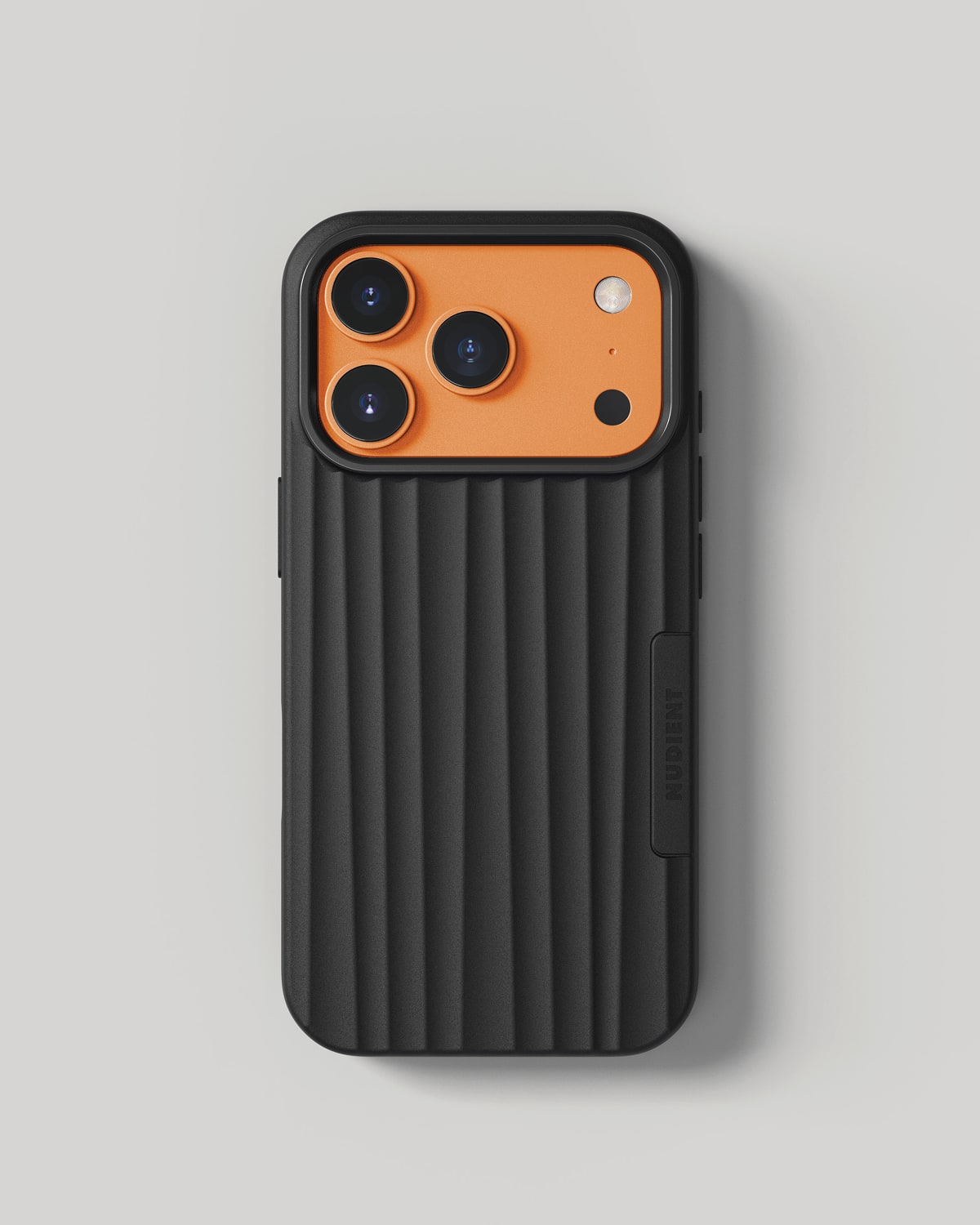 NUDIENT Bold Case iPhone17 チャコールブラック Bold Case MagSafe - Charcoal Black - iPhone 17 – NUDIENT